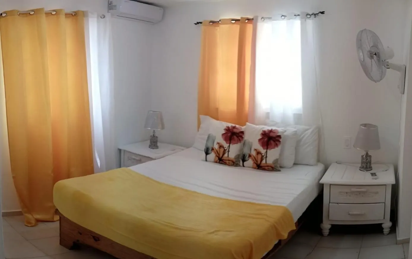 Konukevi Hostal Palmas De Punta Cana Otel